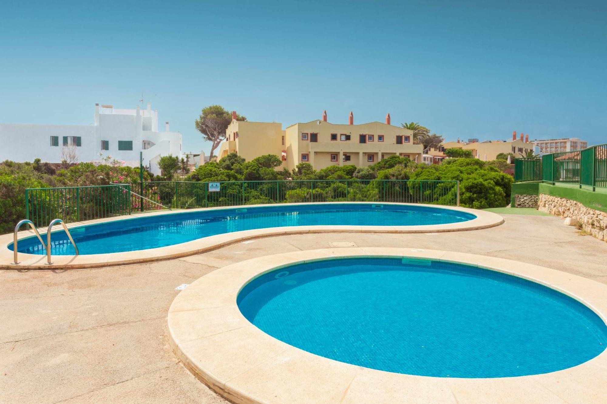 Two-Bedroom Deluxe Apartment with Garden View