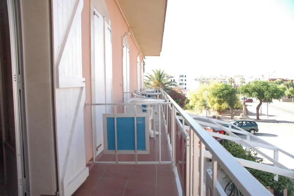 Hostal Paris Ciutadella-1