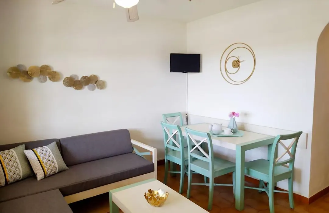 Cheap & Chic: Apartamento En Son Bou-1