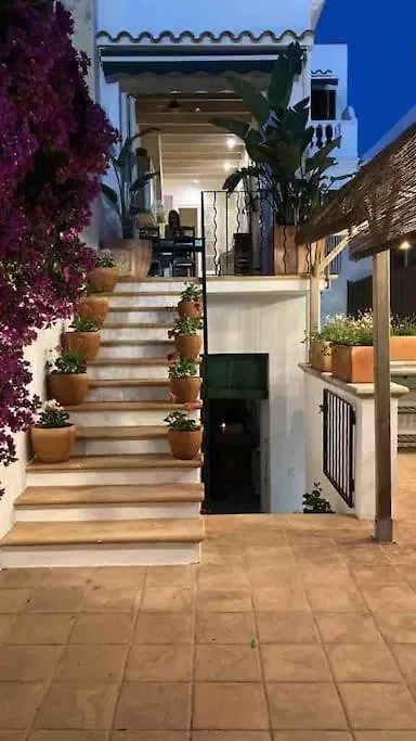 Didi House - Charming In Downtown Mahon-1