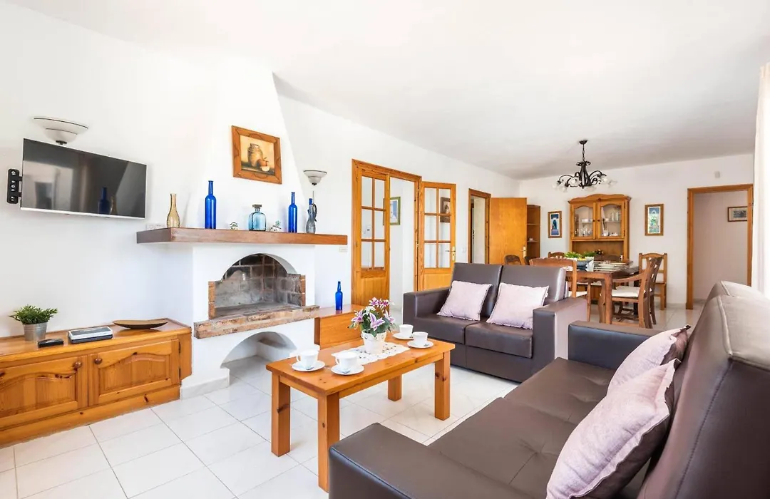 Villa Mencia by Villa Plus-1