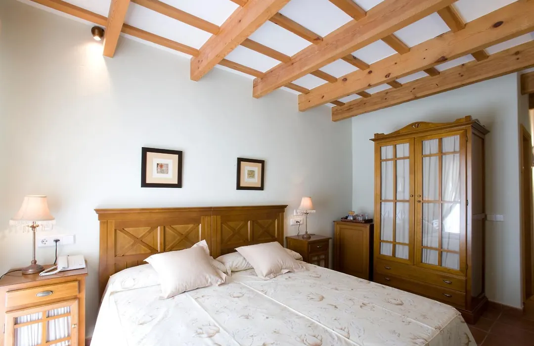 Hotel Es Mercadal-1