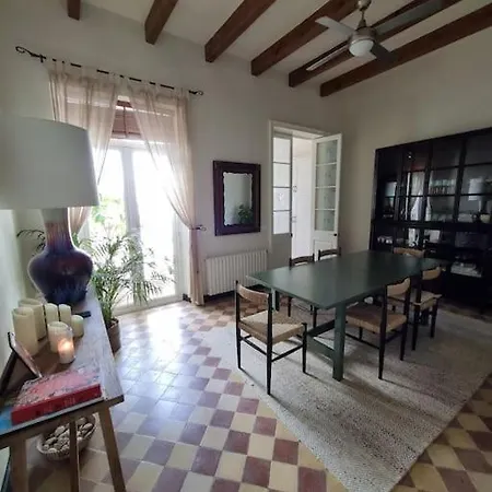 Didi House - Charming In Downtown Mahon-3