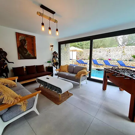 Mitjana'S House-3