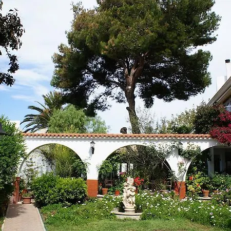 Hostal Oasis Menorca-2