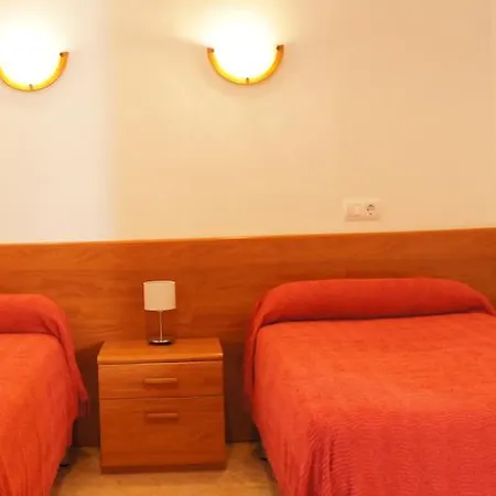 Hostal Oasis Menorca-3