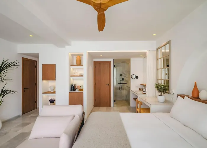 Santo Tomas Dog Friendly Hotels near Cala Escorxada